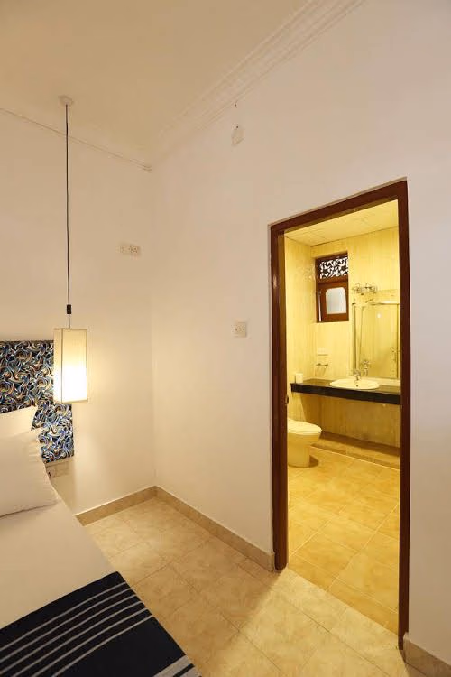 C Negombo0