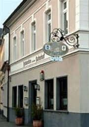 zum Bahnhof zum Bahnhof
