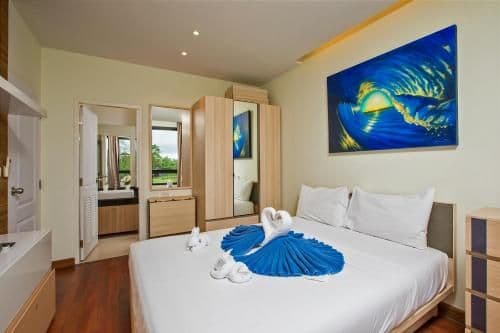 Apartment with Mountain View