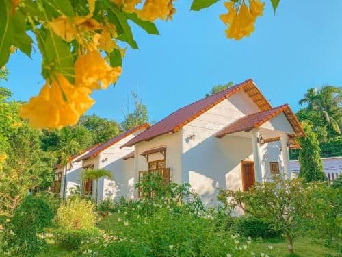 Bungalow with Garden View