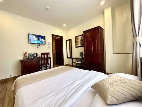 Deluxe Double Room (2 Adults + 1 Child)