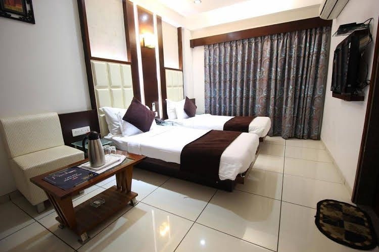 OYO Premium Law Garden Ellibridge0