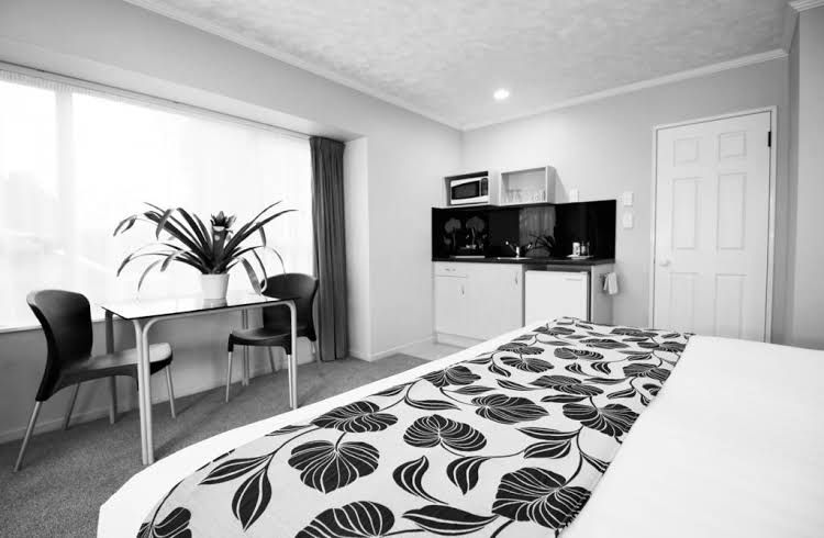 Arista Capri Motel0