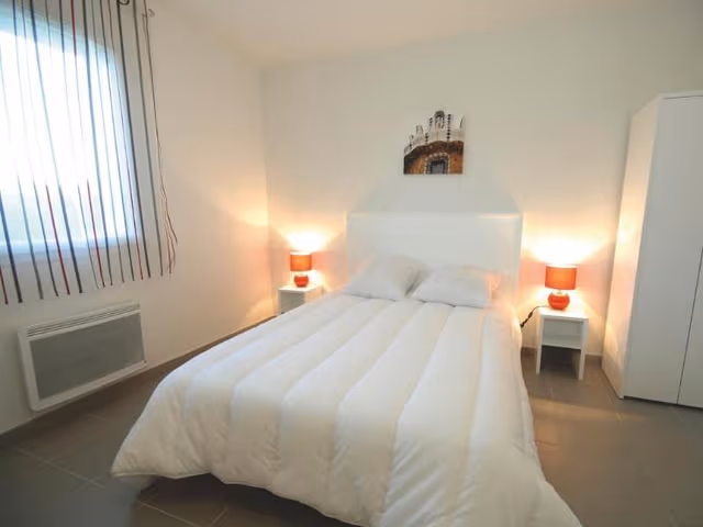 HOME CAPACITY 6 TWO BEDROOMS