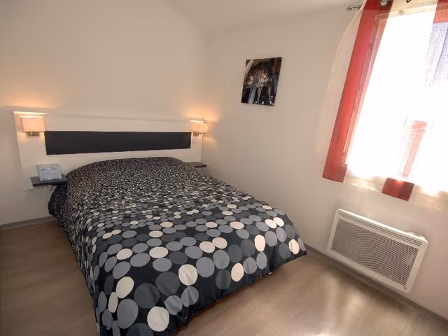 HOME CAPACITY 6 TWO BEDROOMS