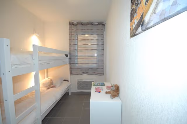 HOME CAPACITY 6 TWO BEDROOMS