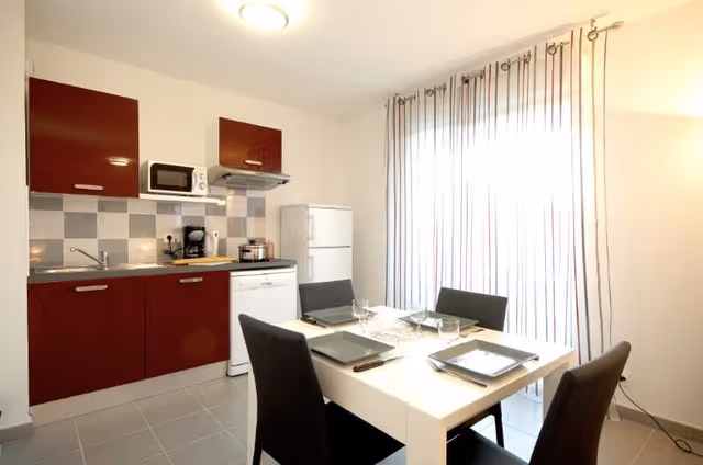 HOME CAPACITY 8 TWO BEDROOMS