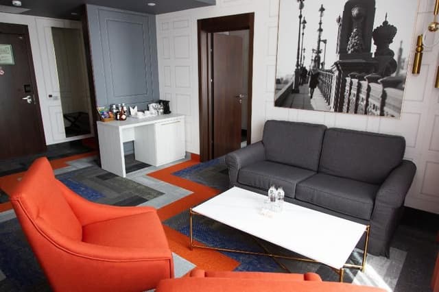 SUITE BUSINESS