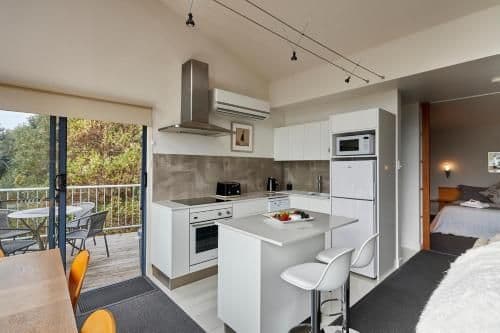 Luxury Apartment with River View - Treetops