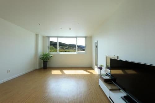 Korean-Style Family Room