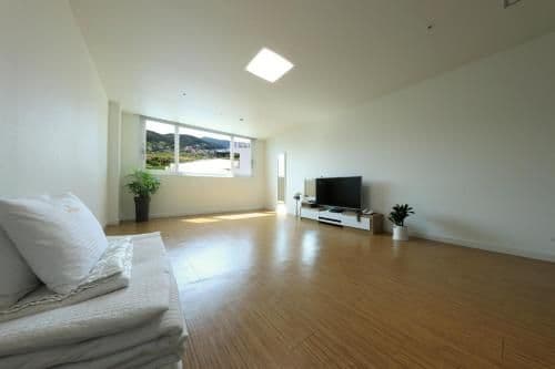 Korean-Style Family Room
