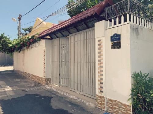 Villa with Garden View