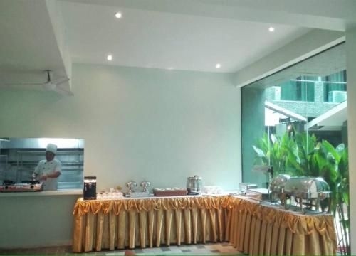 เอ โทเทล บัดเจ็ต (A Hotel Budget)2