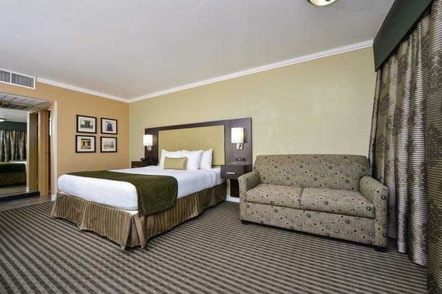DOUBLE DELUXE KING BED