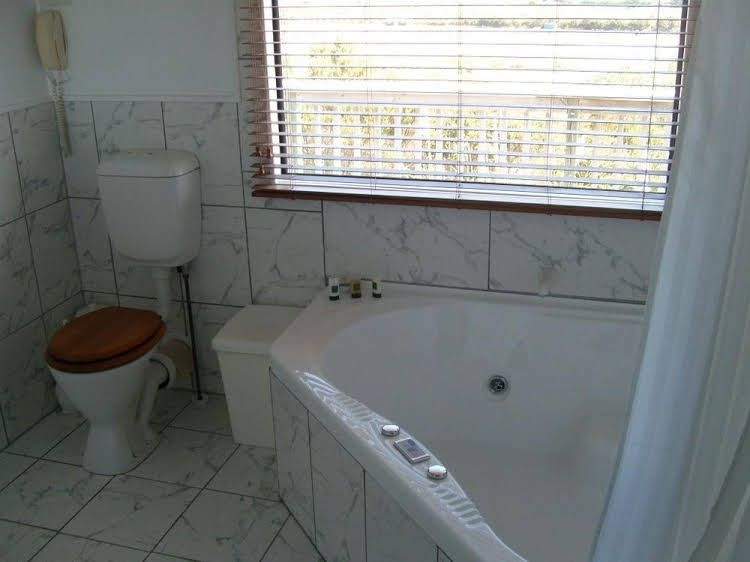 Luxurious B and B with Stunning Bayviews0