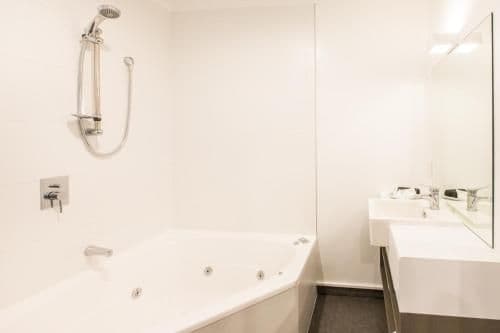 Studio with Spa Bath