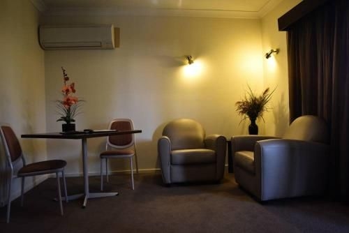 เดอะ ครอสซิง โมเต็ล (The Crossing Motel)4