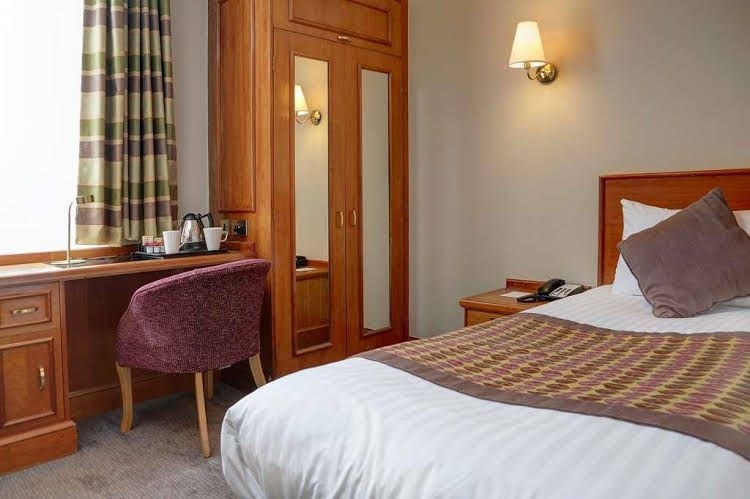 Best Western Plus Manchester Airport Wilmslow Pinewood0
