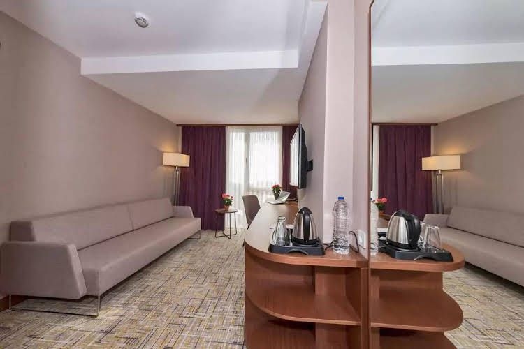 Lotte Palace Hotel1
