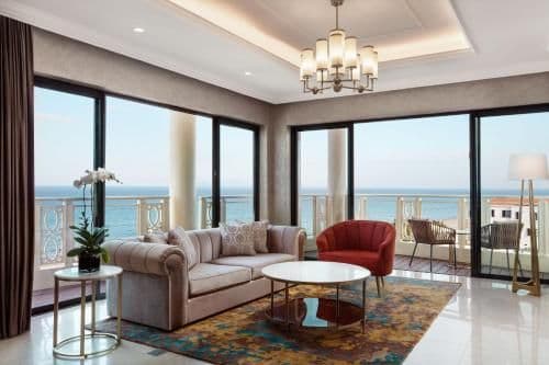 Deluxe Suite, 1 Bedroom Suite, 1 King, Sea view, Balcony
