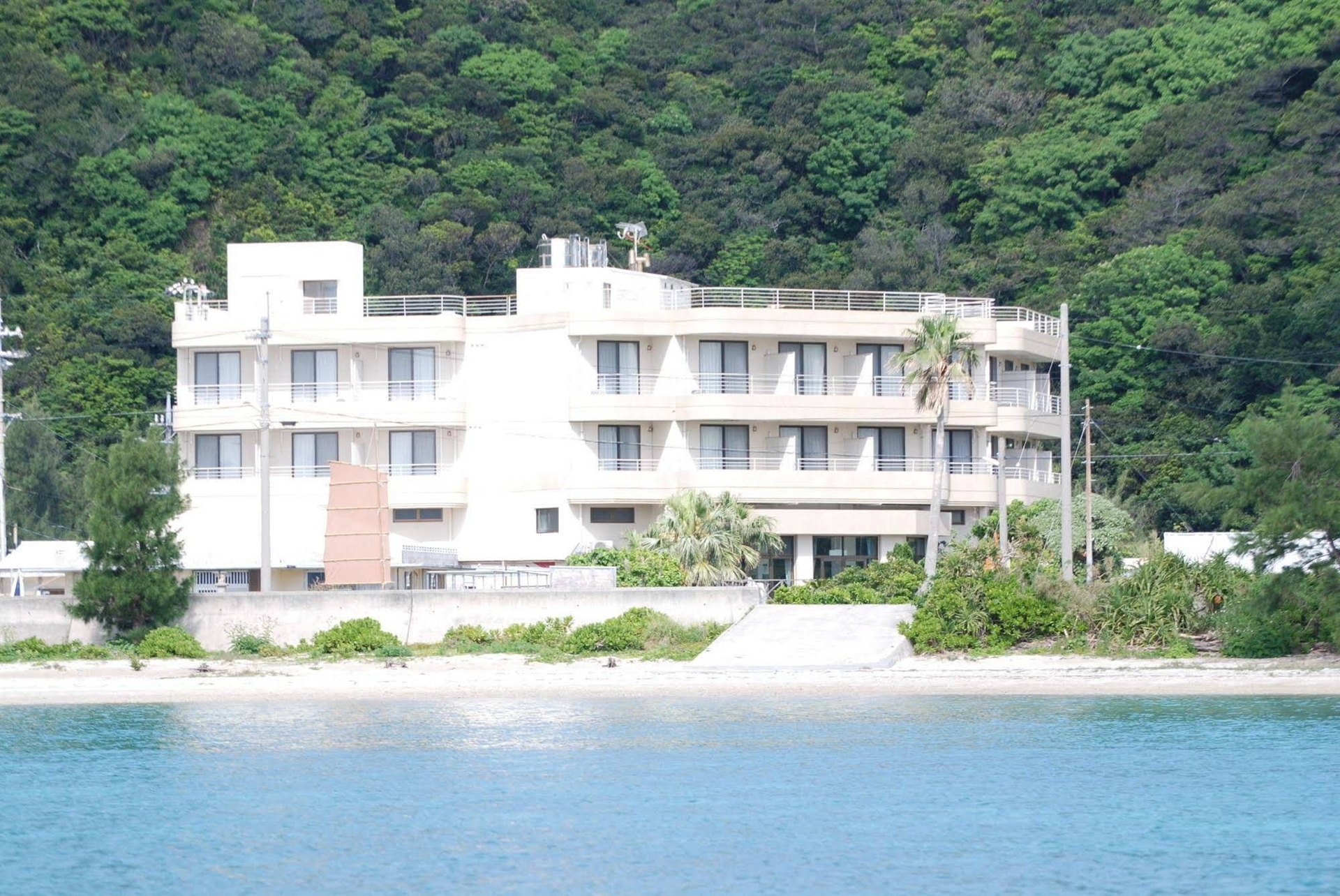 Kerama Beach Hotel3
