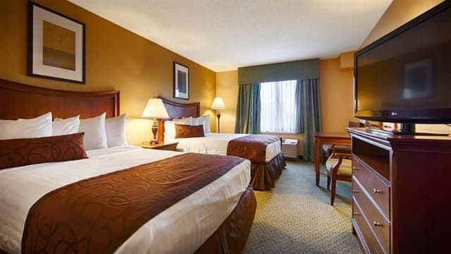 DOUBLE TWO DOUBLE BEDS
