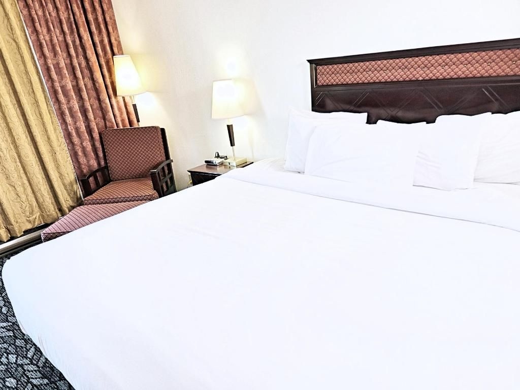 Lelux Hotel1