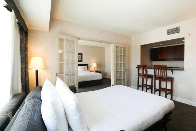 SUITE KING SIZE BED