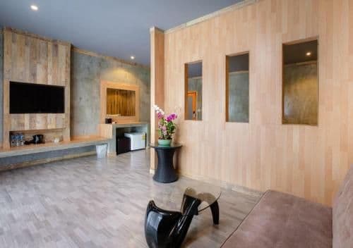 Suite with Lake View