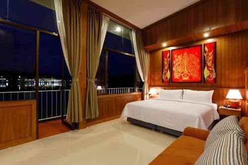 Suite with Lake View