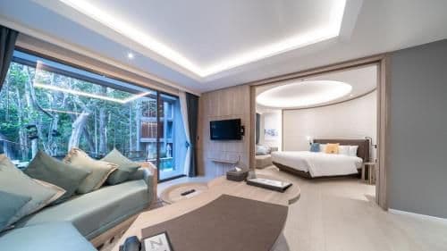 Junior Suite Pool Access