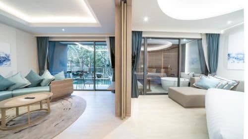 Junior Suite Pool Access