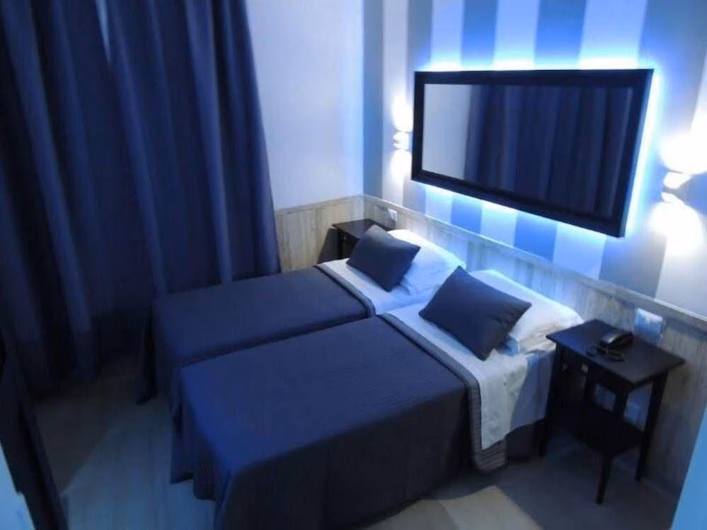 โรงแรมเซ็นเตอร์ 1 และ 2 (Hotel Center 1 and 2)4