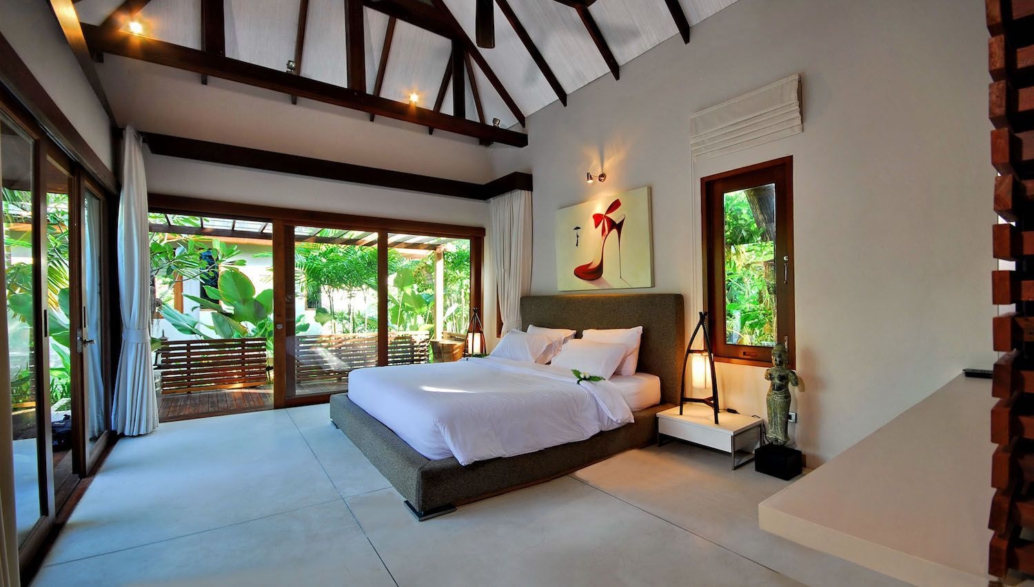 เดอะ พริวิเลจ โฮเทล เอซร่า รอยัล บีช (The Privilege Hotel Ezra Royal Beach)1