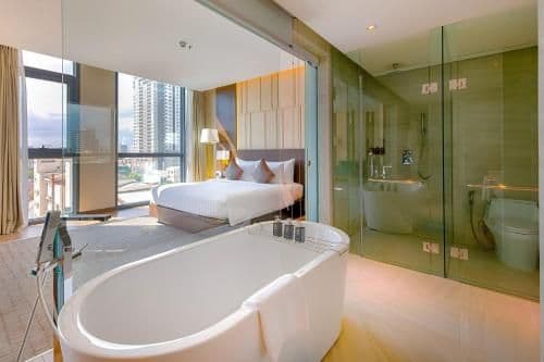 King Suite - one drink voucher at OQ bar