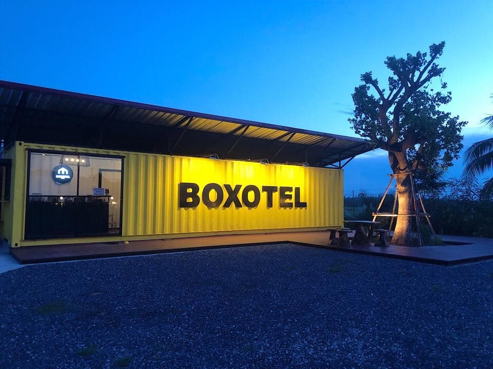 Boxotel Resort0