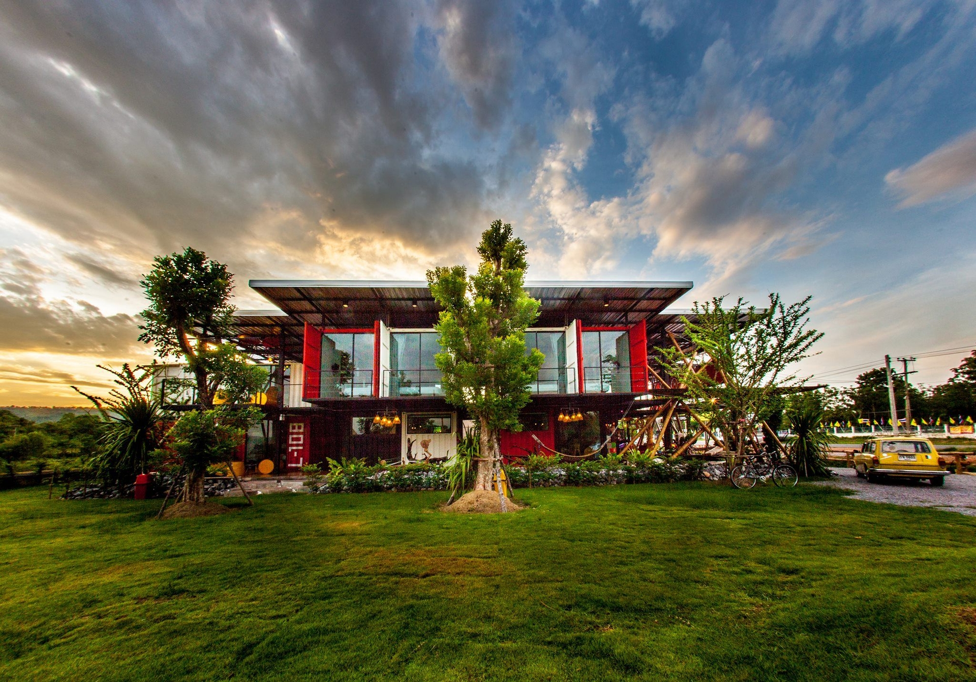 ลิตเติ้ล บ๊อกซ์ (Little Box Hotel)1
