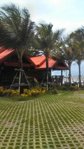 เพลินอุรา รีสอร์ท แหลมสิงห์ (Ploenura Resort Laemsing)4