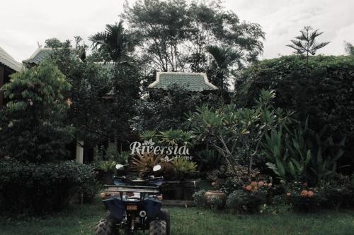 Riverside Home0