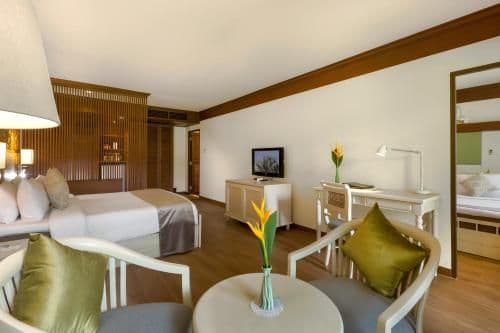 Deluxe Family Room