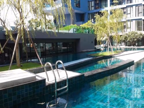 Apartment with Pool View
