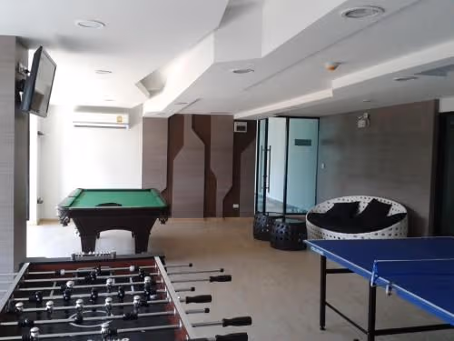 Apartment with Pool View