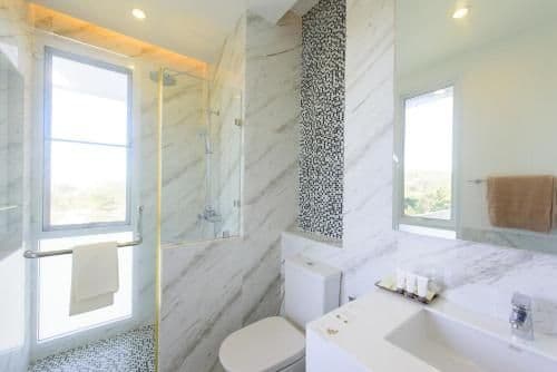 Suite with Lake View