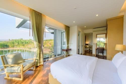 Suite with Lake View