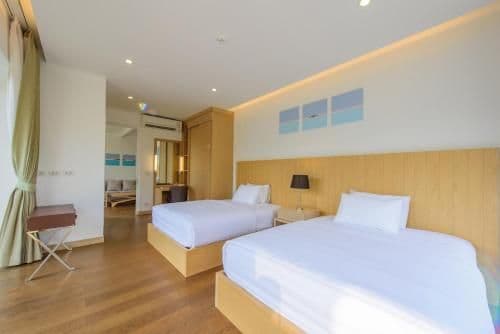 Suite with Lake View