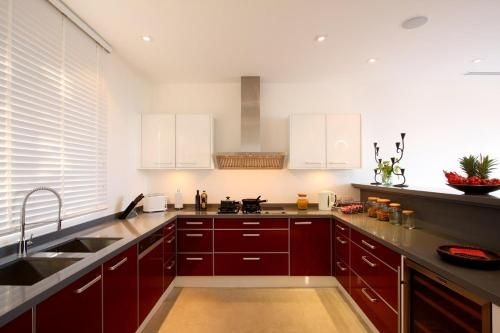 D-Lux 4 bed sea view villa with private beach2