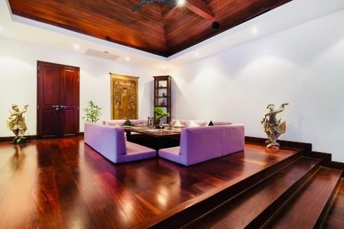 D-Lux 4 bed sea view villa with private beach1