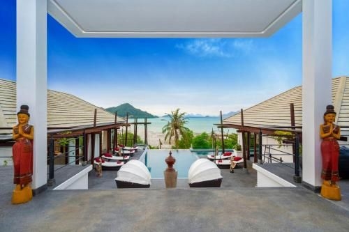 D-Lux 4 bed sea view villa with private beach0
