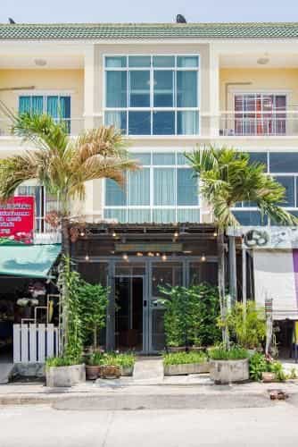 Super nice townhouse in city center, 10 minutes walk to beach, night market Super nice townhouse in city center, 10 minutes walk to beach, night market