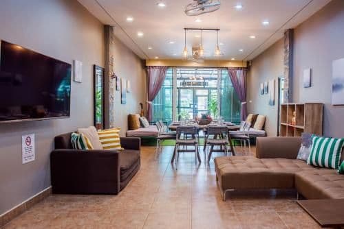 Super nice townhouse in city center, 10 minutes walk to beach, night market Super nice townhouse in city center, 10 minutes walk to beach, night market